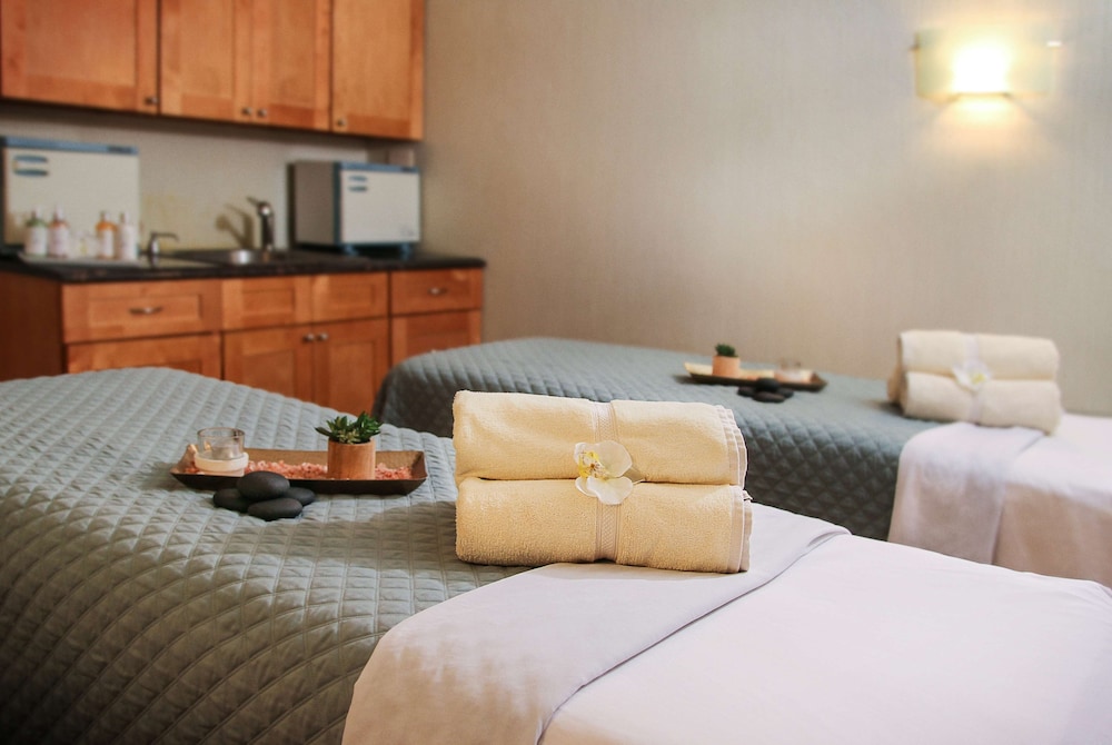 Viana Hotel and Spa, Trademark Collection by Wyndham 19/72