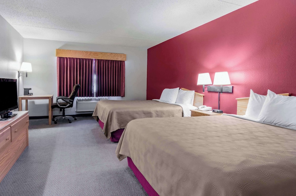 غرفة بسريرين كوين لذوي الإعاقة، Rodeway Inn Hesston, KS 4/9