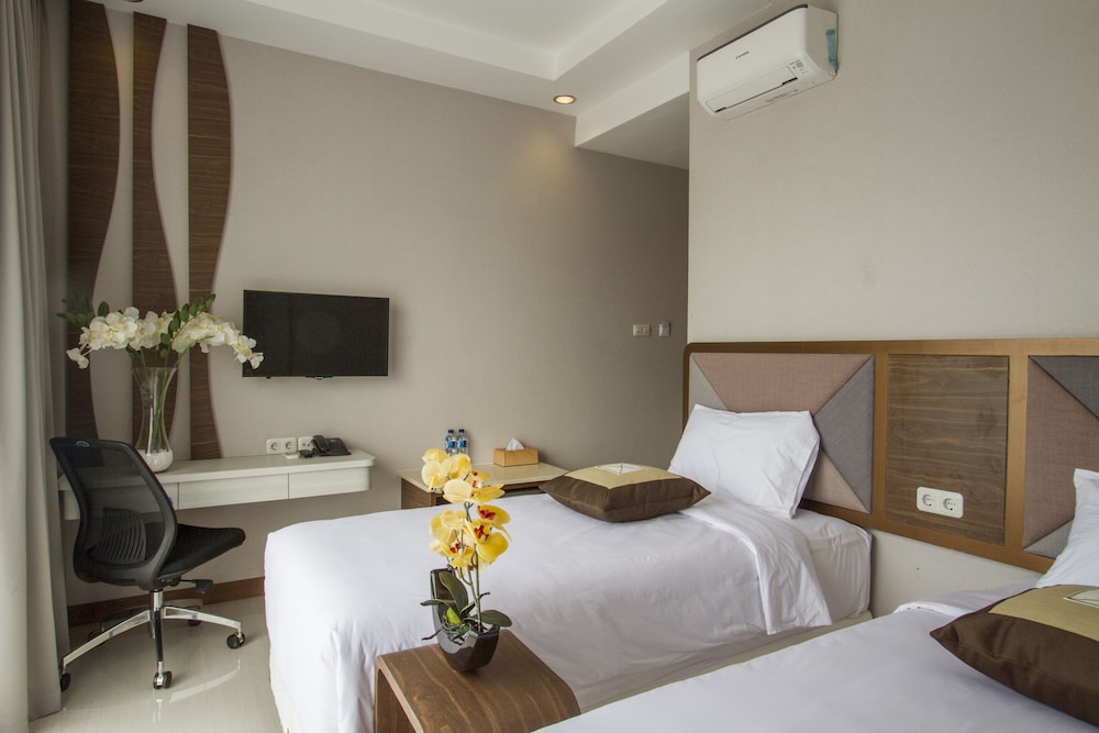 Sawana Suites 6/25