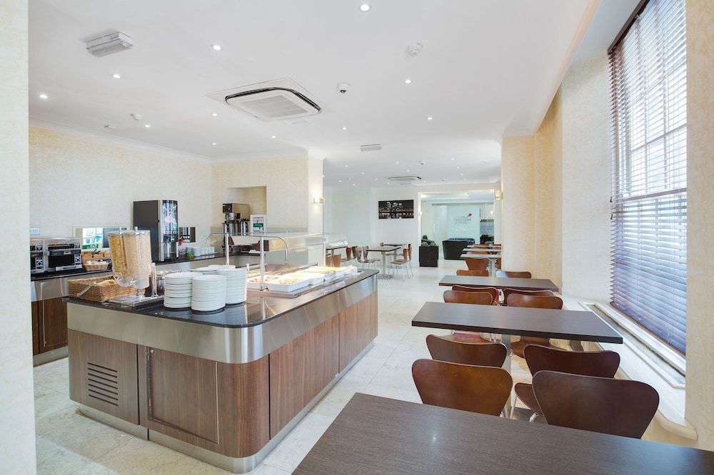 Queens Park Hotel 11/60