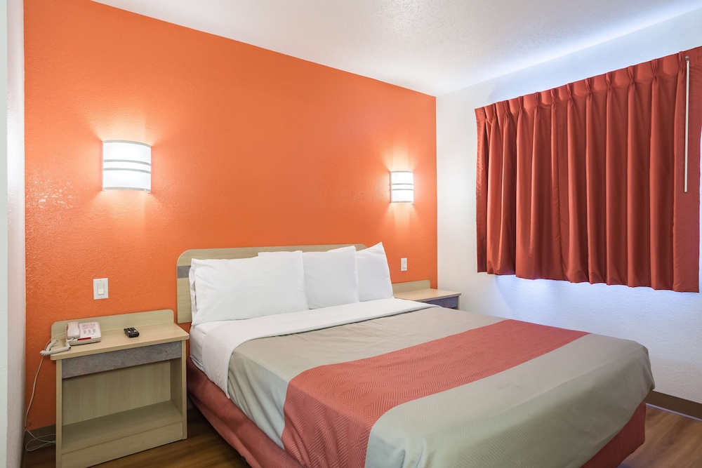 Motel6 Dale, IN 24/45