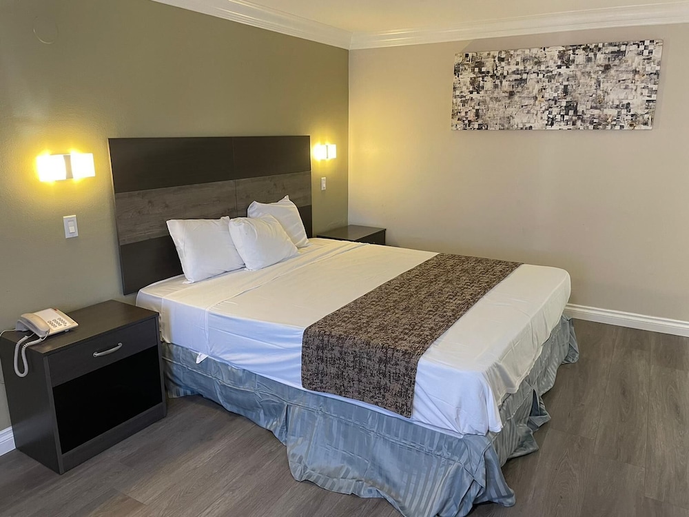 Colony Inn Buena Park 27/64