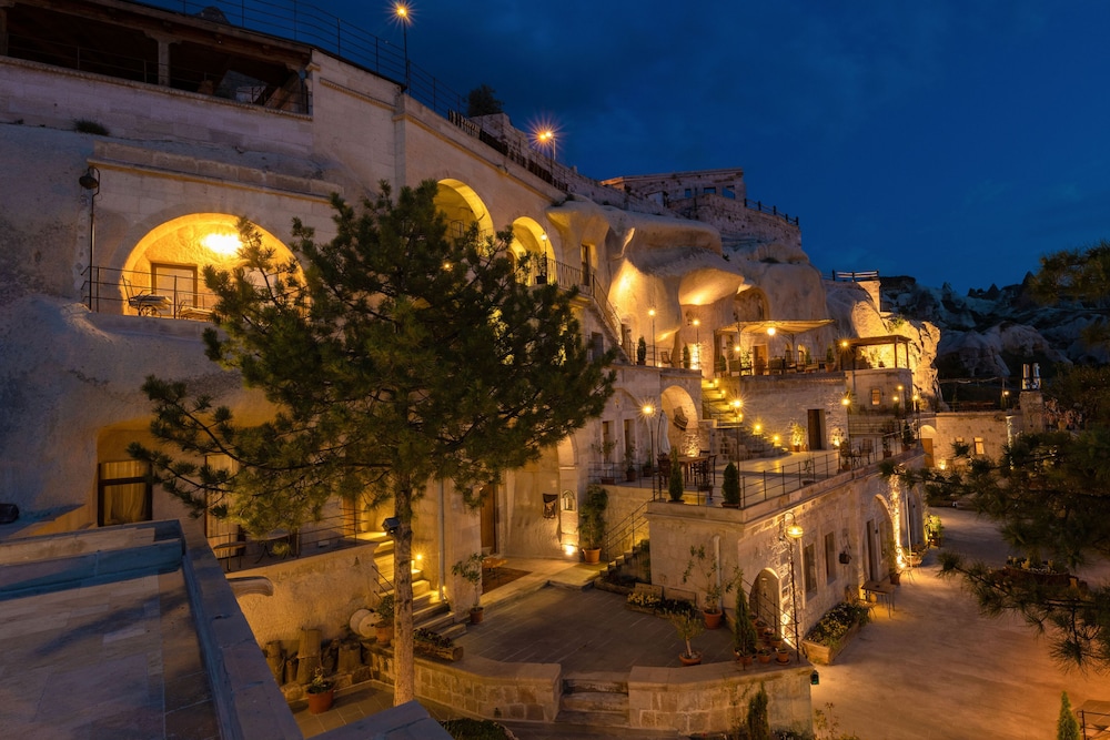 Hera Cave Suites 34/50