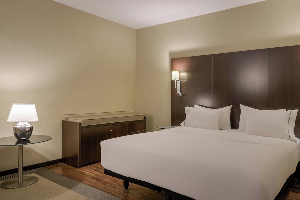 Ac Hotel By Marriott Zamora 23/50