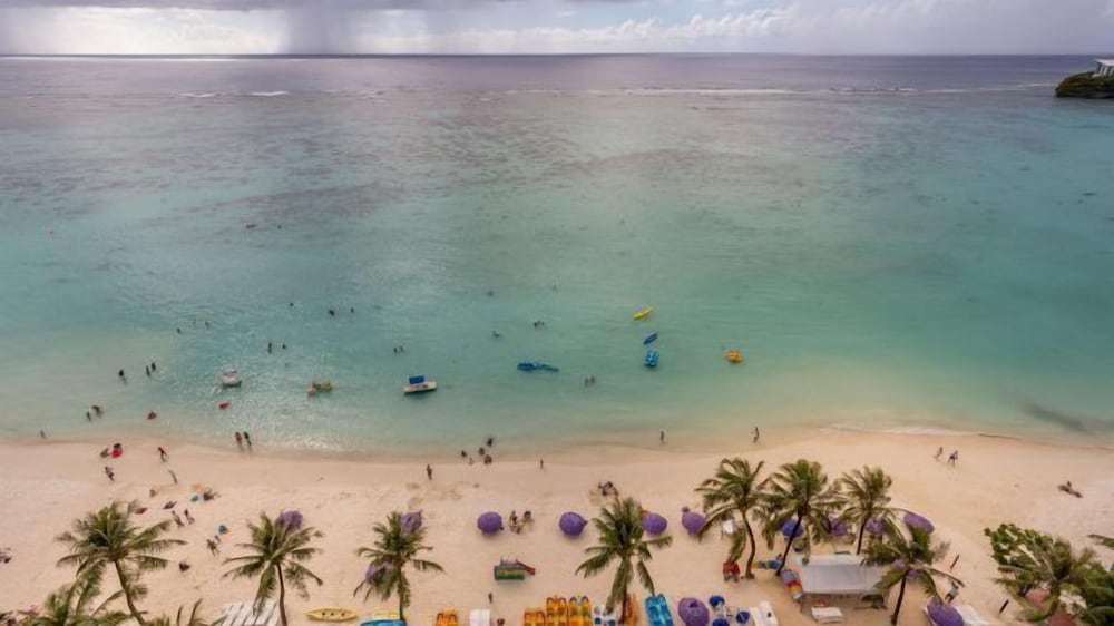 Holiday Resort And Spa Guam 82/86