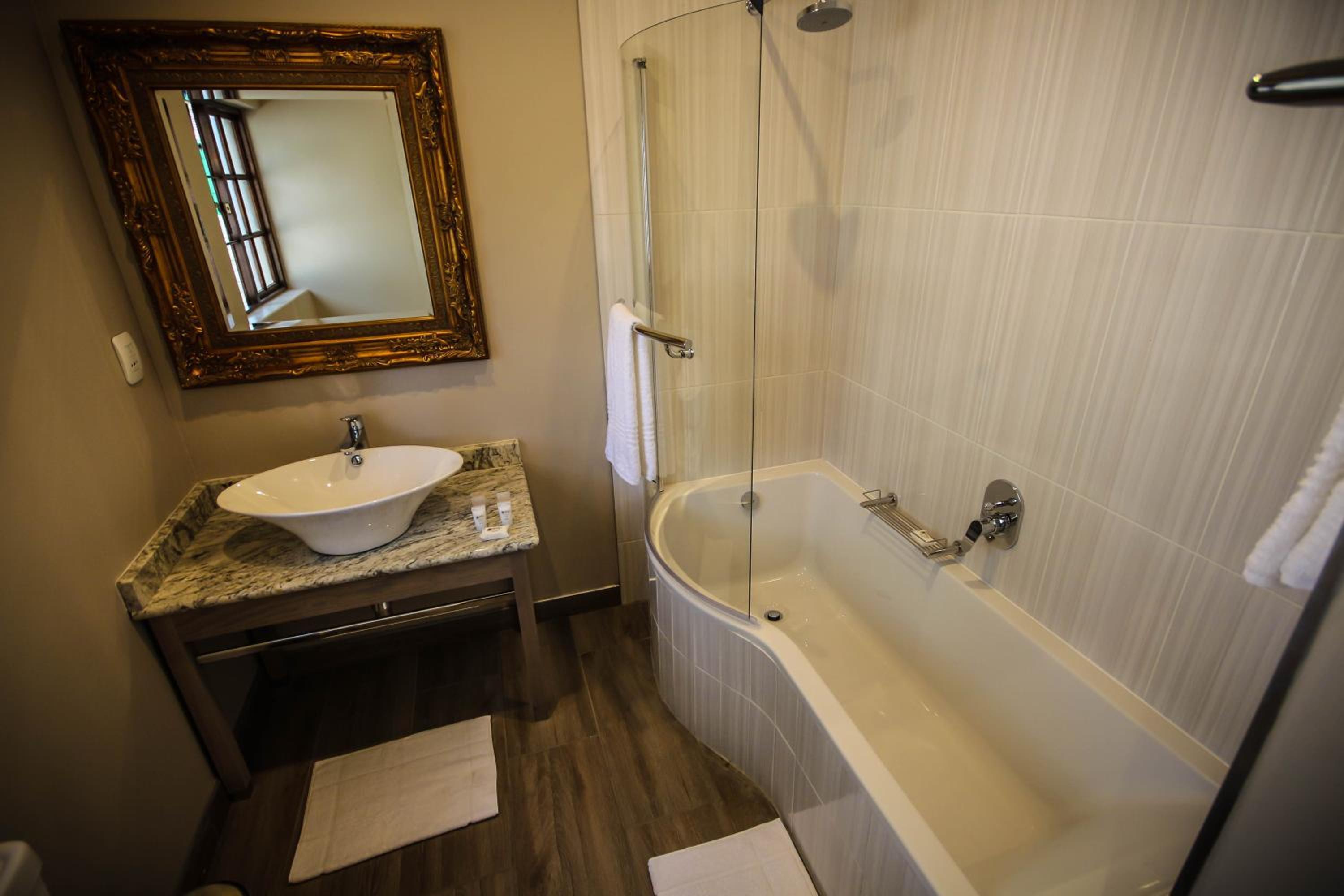 THREE RIVERS LODGE & VILLA ANNA SOPHIA 42/50