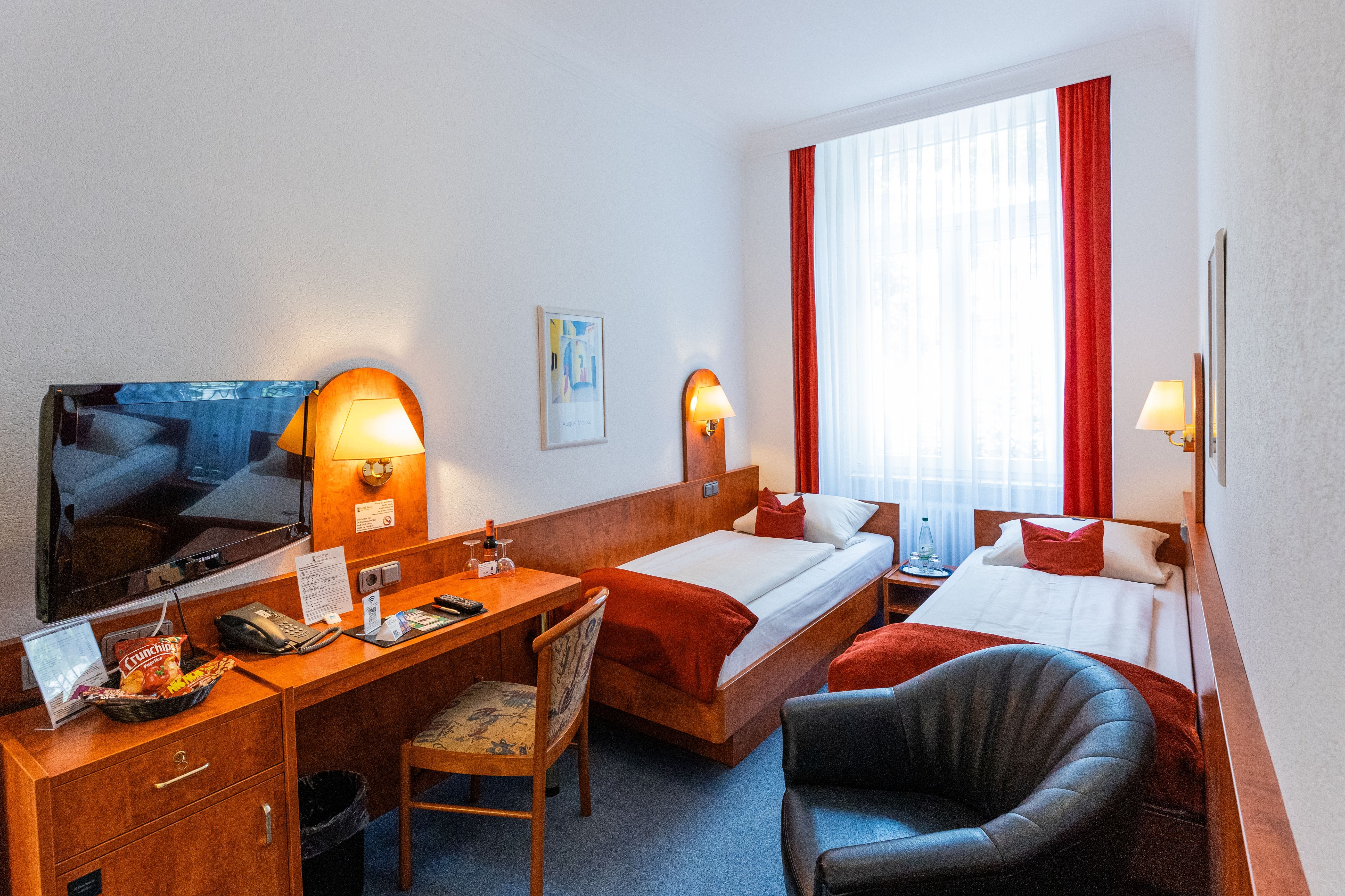 ECONOMY, TWIN BEDS
