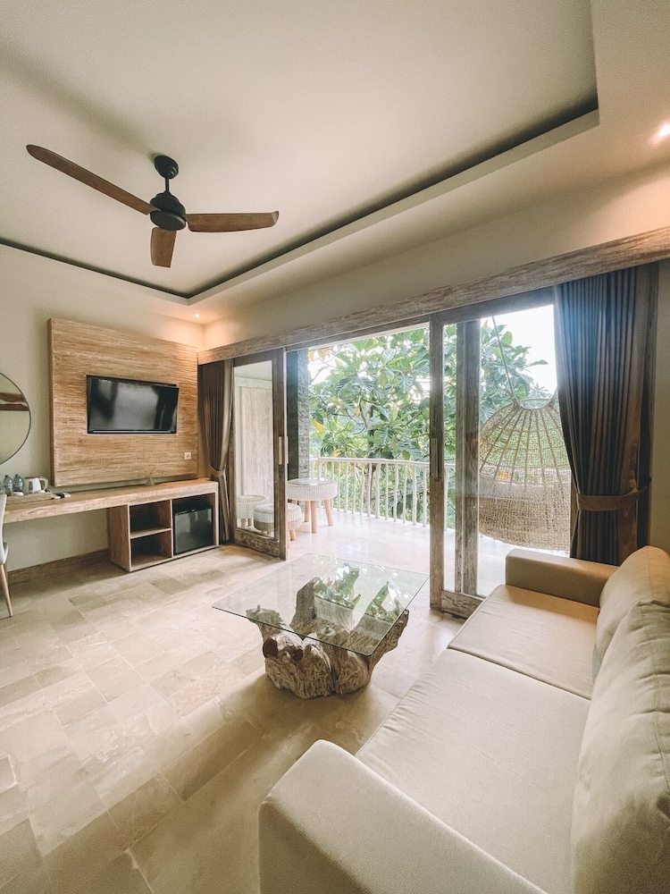 Angsoka Bungalow 4/18