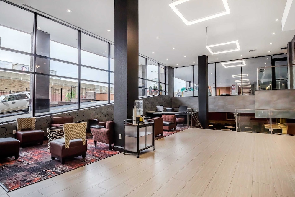 Comfort Inn And Suites Near Stadium 34/44