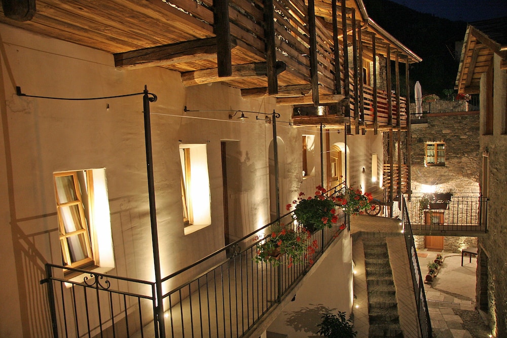 Ostello Del Castello Tirano 41/50