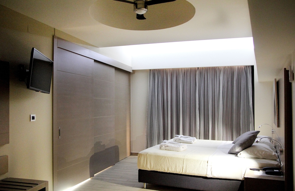 Renieris Hotel 36/75