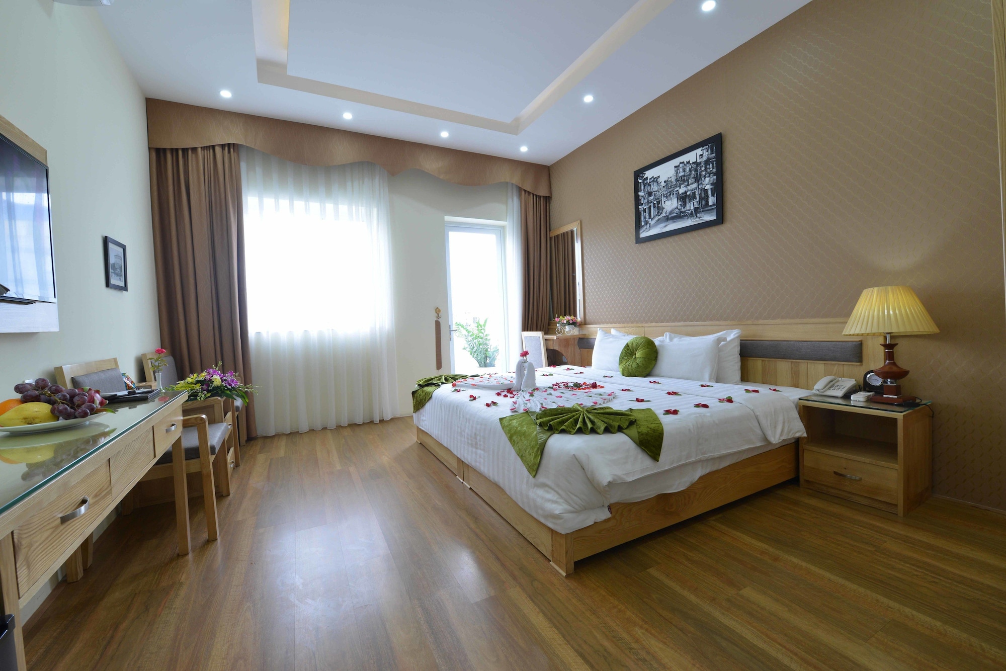 HONEYMOON, SUITE