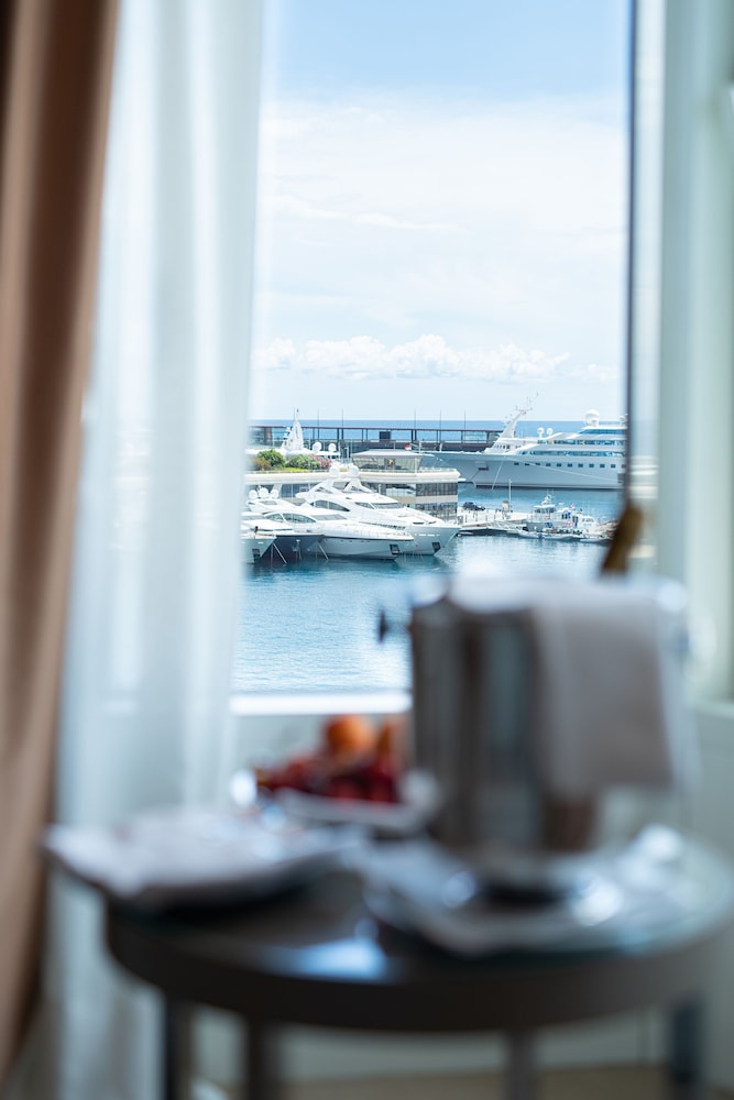 Port Palace Hotel 8/61