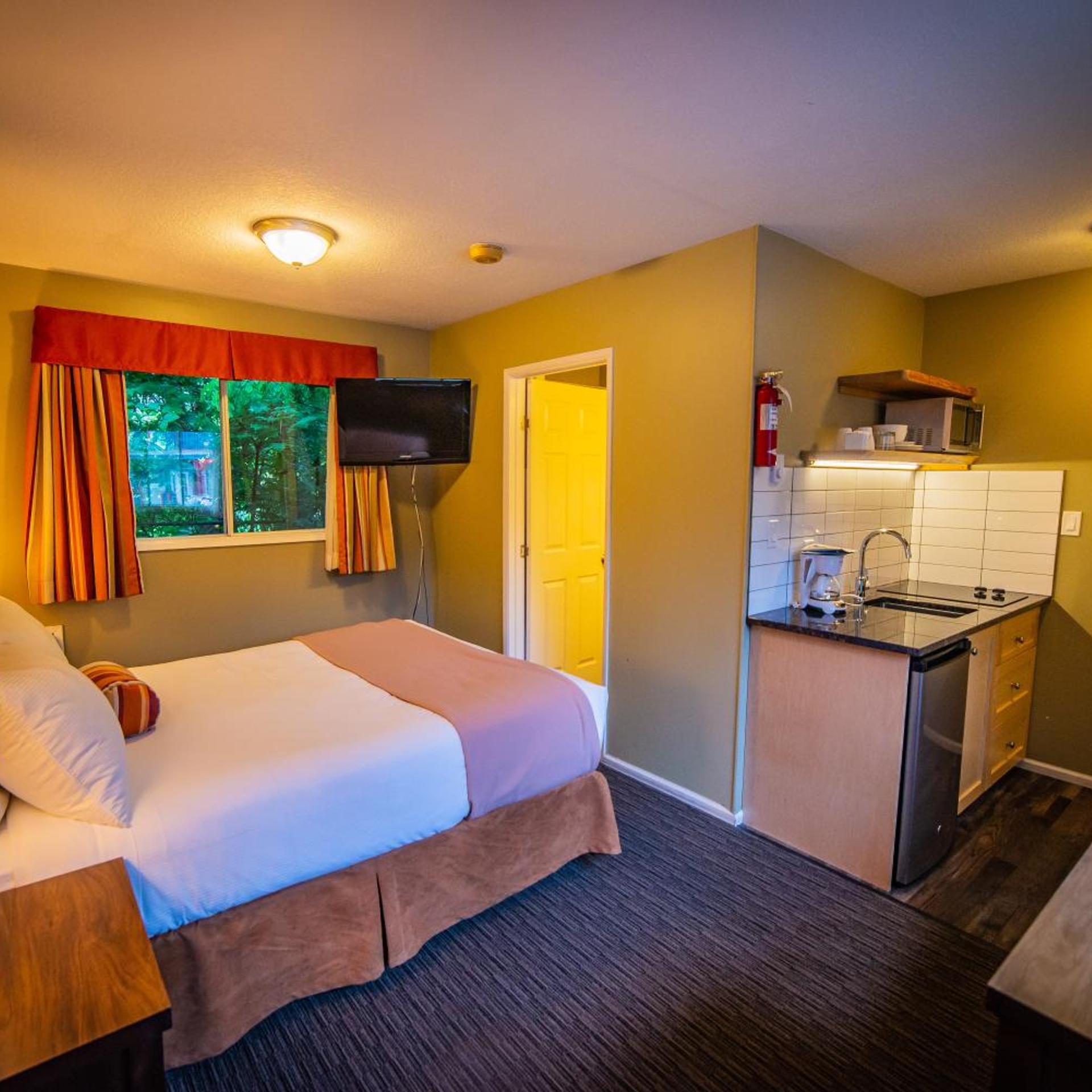 Alpine Inn & Suites 17/50