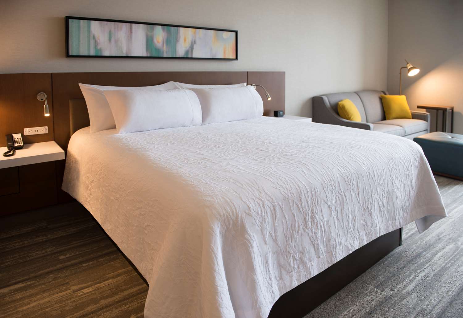 Room, King Bed, Sofa, Hilton Garden Inn Wausau 2/3