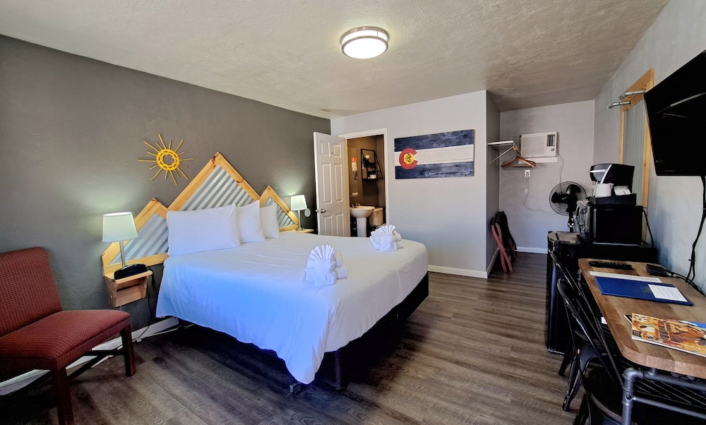 SIGNATURE, QUEEN BED