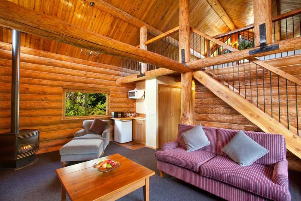 FIORDLAND LODGE 44/72
