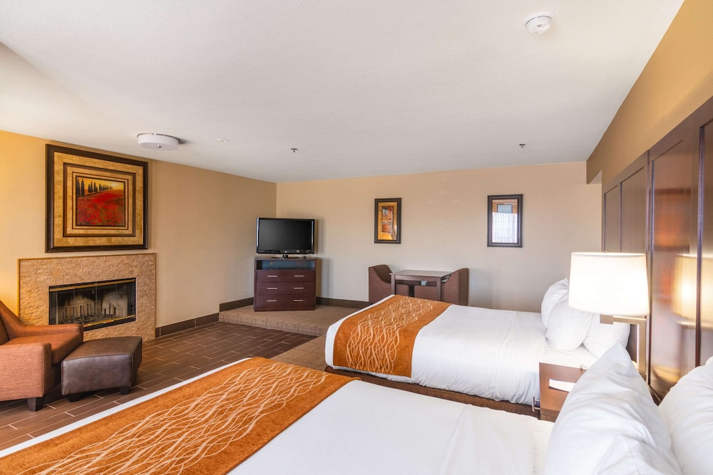 Comfort Inn and Suites Mojave CA 13/46