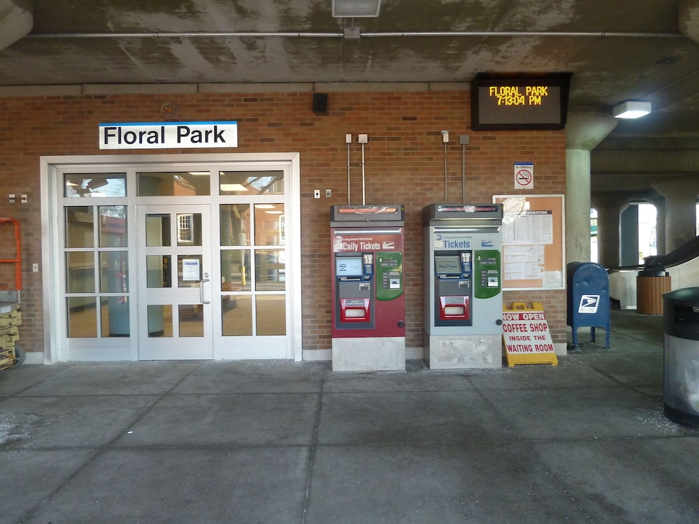The Floral Park Motor Lodge 4/56