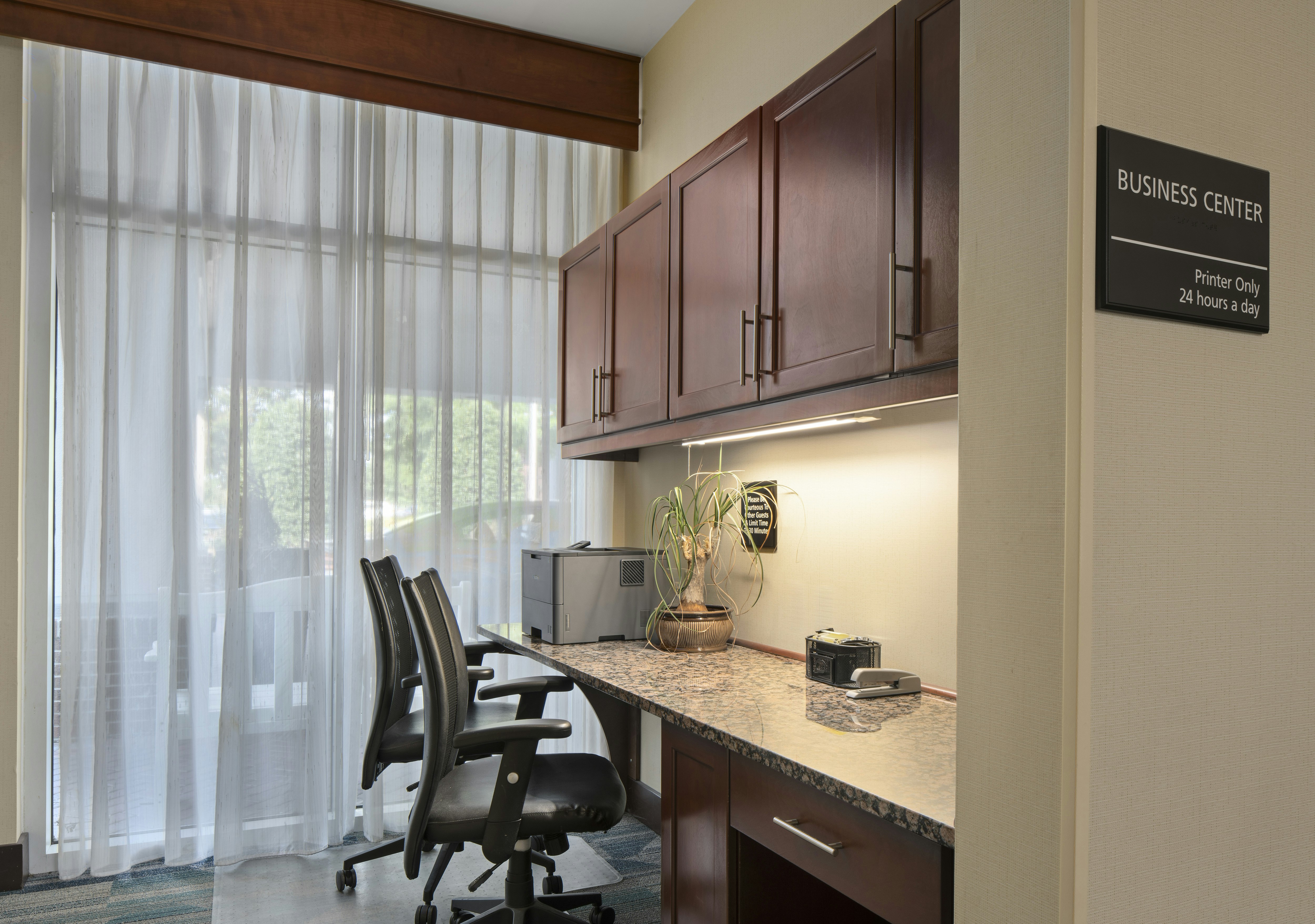 Hampton Inn & Suites Newport News (Oyster Point) 32/36