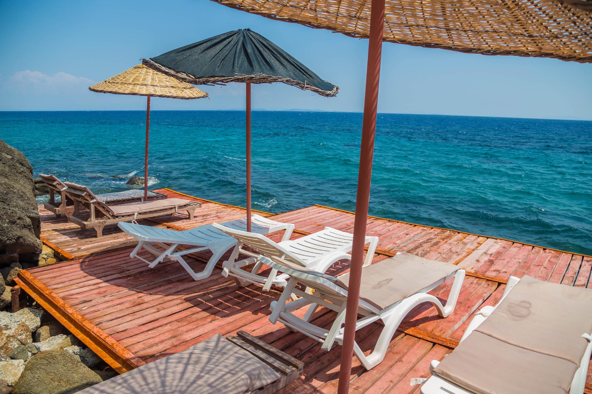 Assos Terrace Hotel 36/37