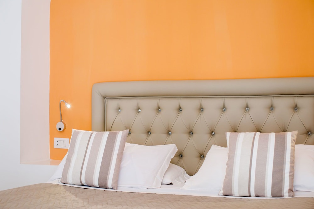 Sorrento Comfort Rooms 8/22