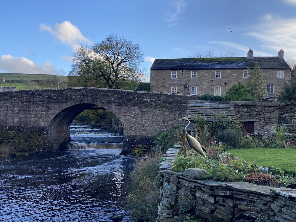 Riverside Bed &amp; Breakfast 36/46