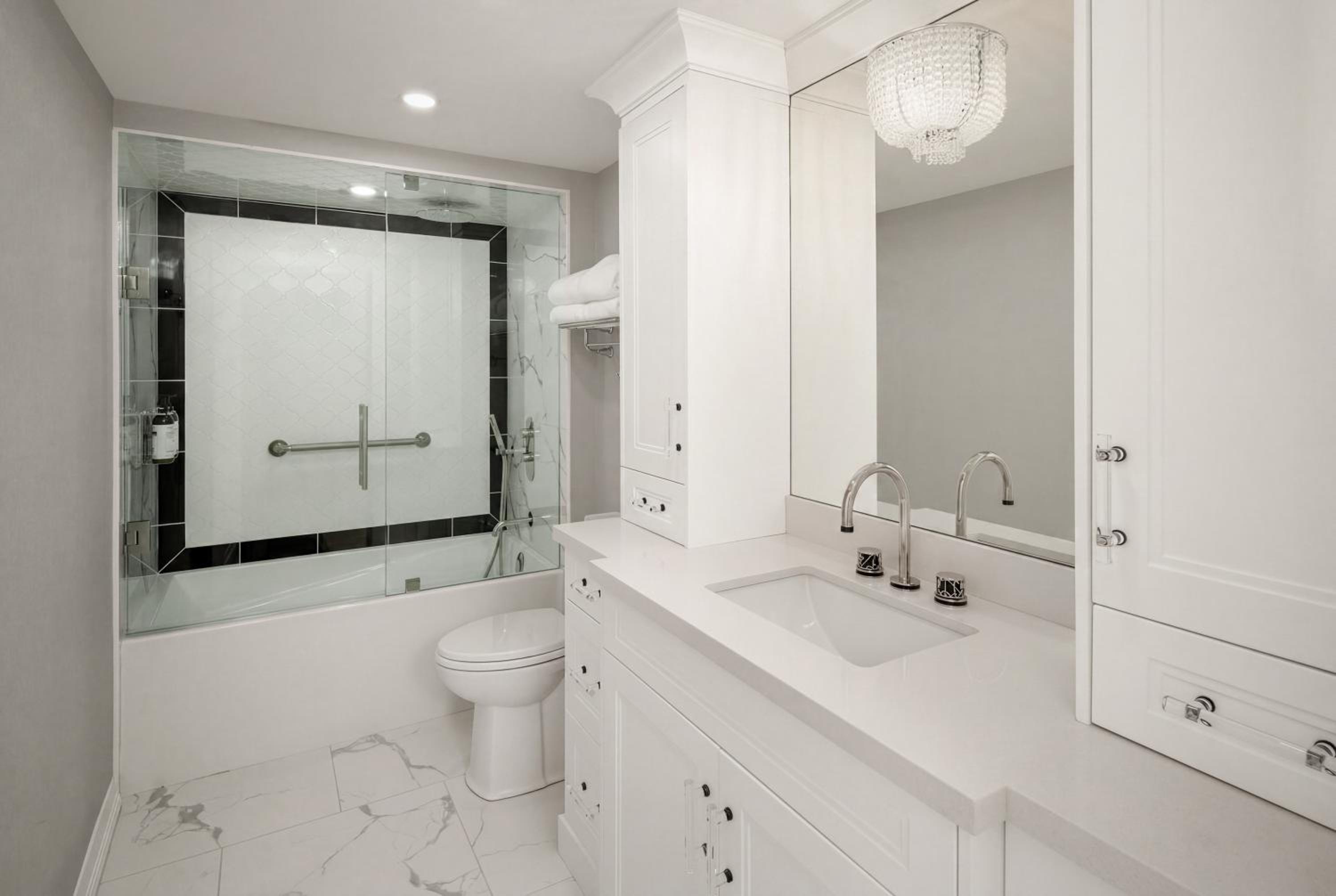 Premium, Suite, 4 Beds, Falls View, 2 Bathrooms، Embassy Suites By Hilton Niagara Falls Fallsview 3/3