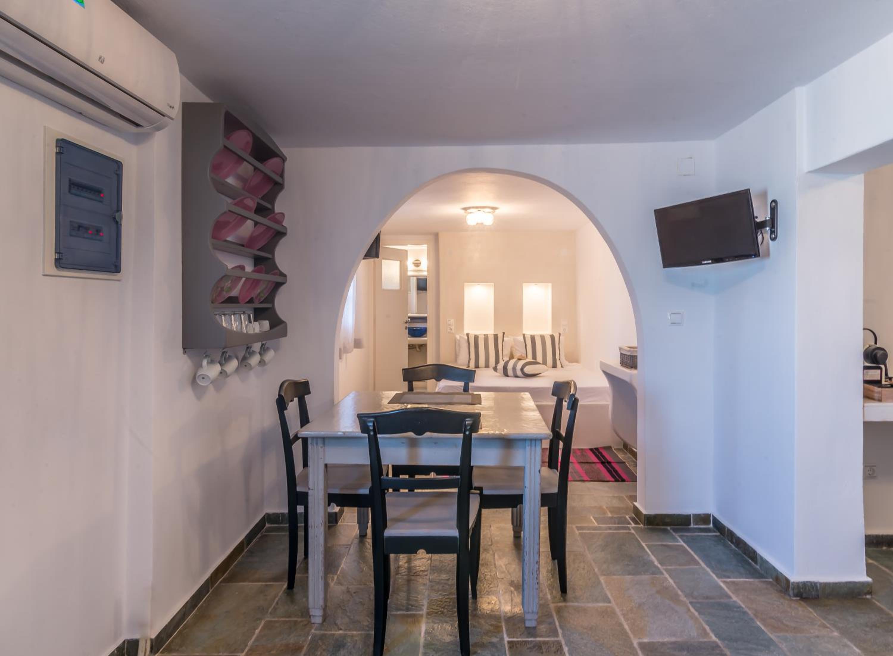 Eiriana Luxury Suites 45/60