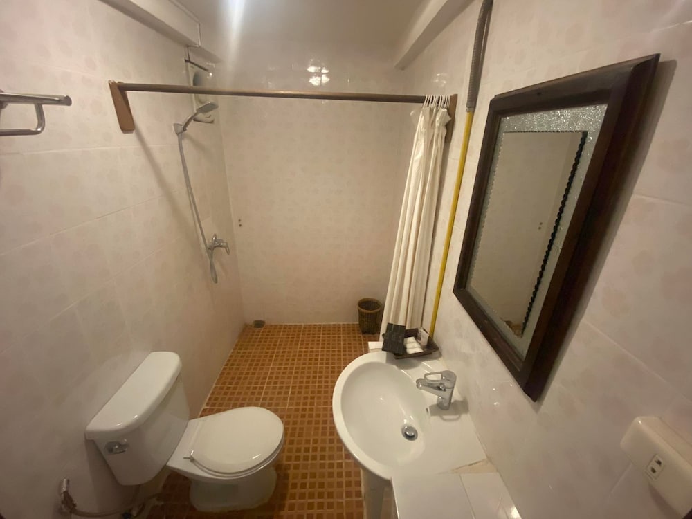 Vangsavath Hotel 12/81