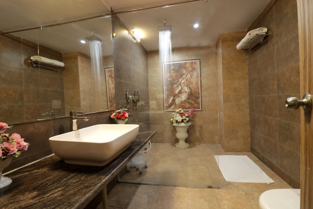Royal Park Resorts 18/18