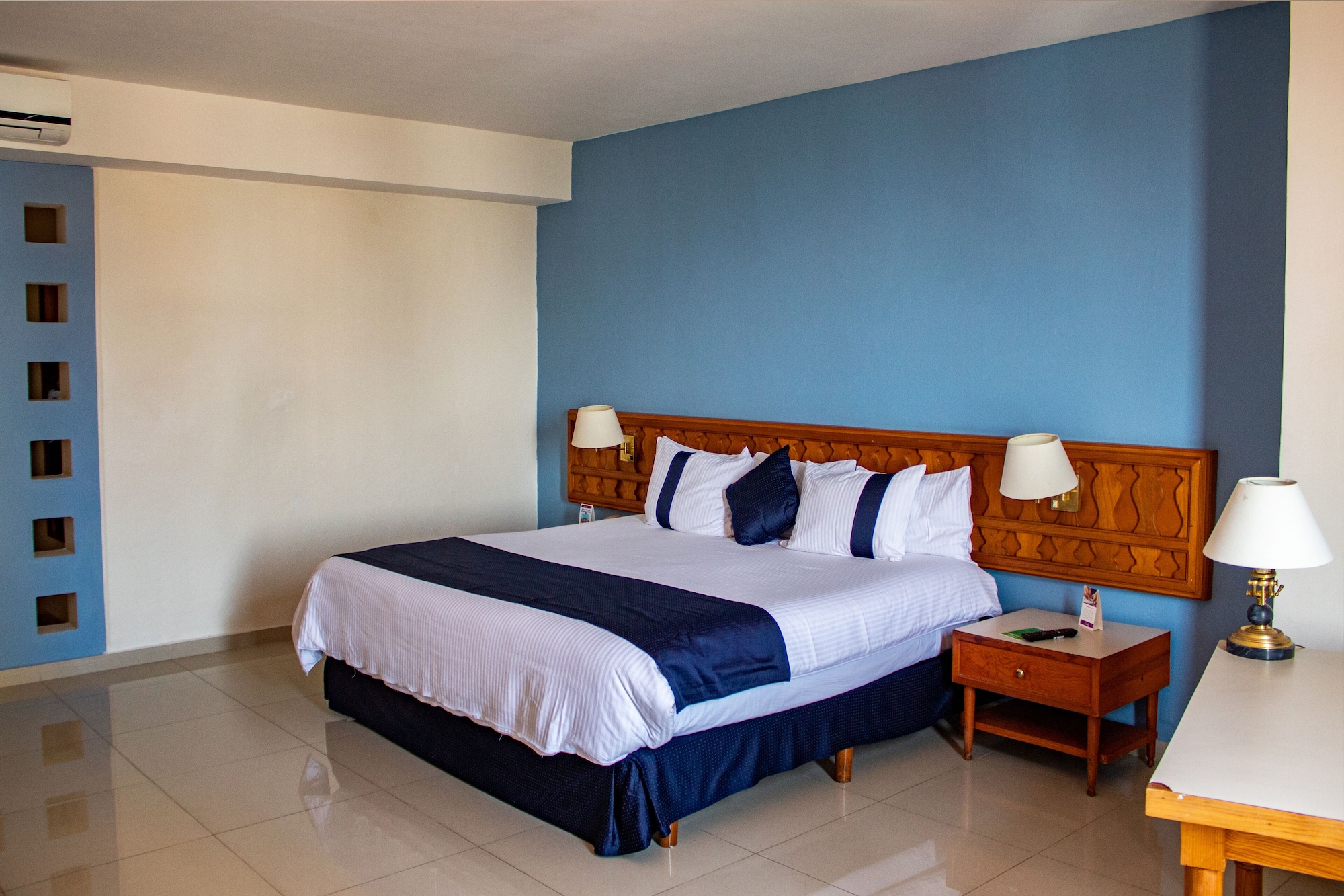 PREFERRED, KING BED