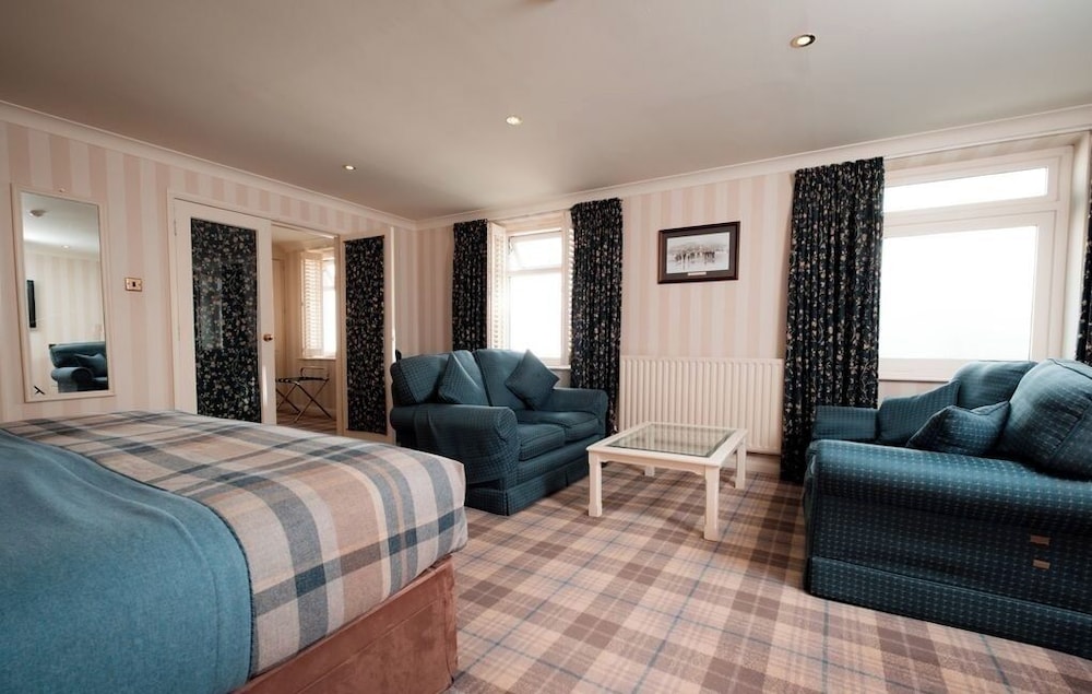 Courtyard, Family, King Bed