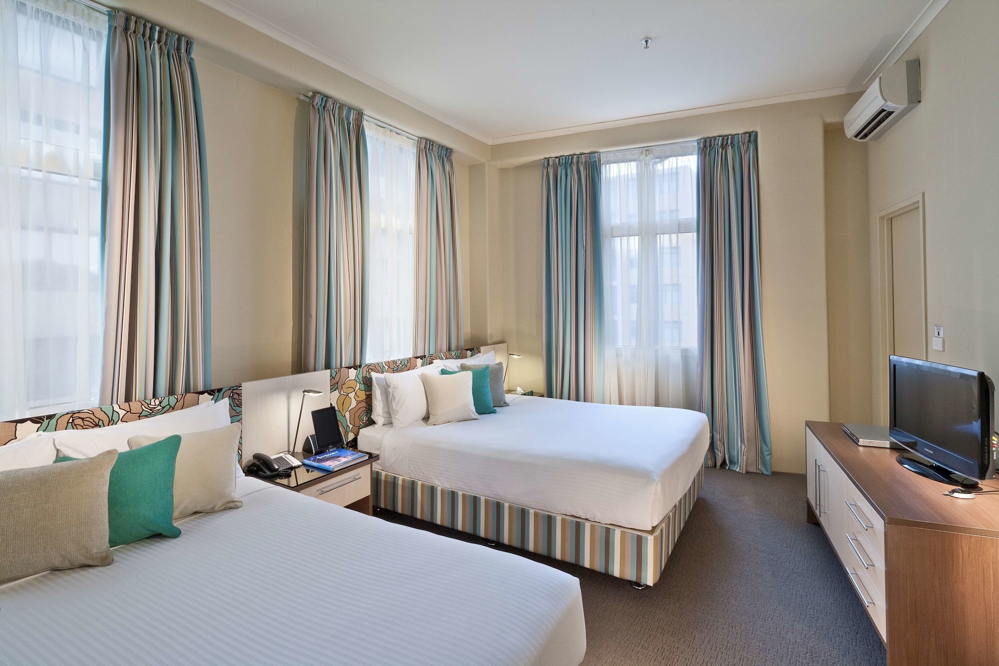 FAMILY, 2 QUEEN BEDS, KITCHENETTE