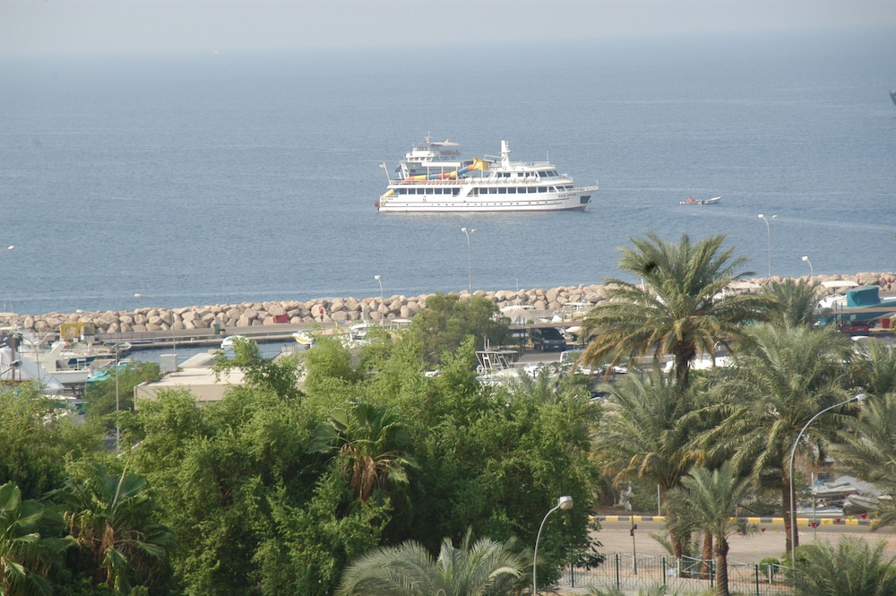MINA HOTEL 60/65