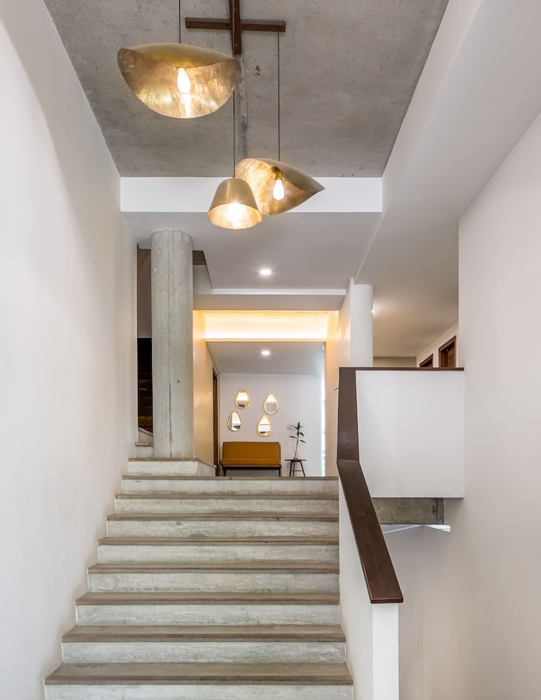 Penh House Hotel 10/74
