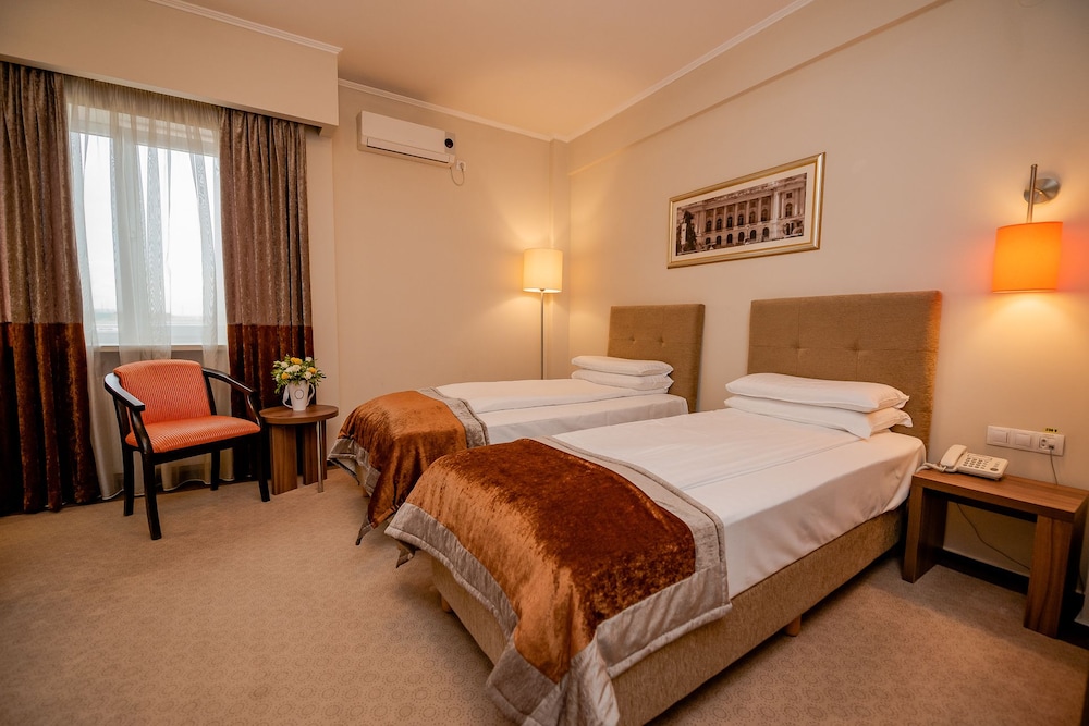 Ambasador Hotel 22/76