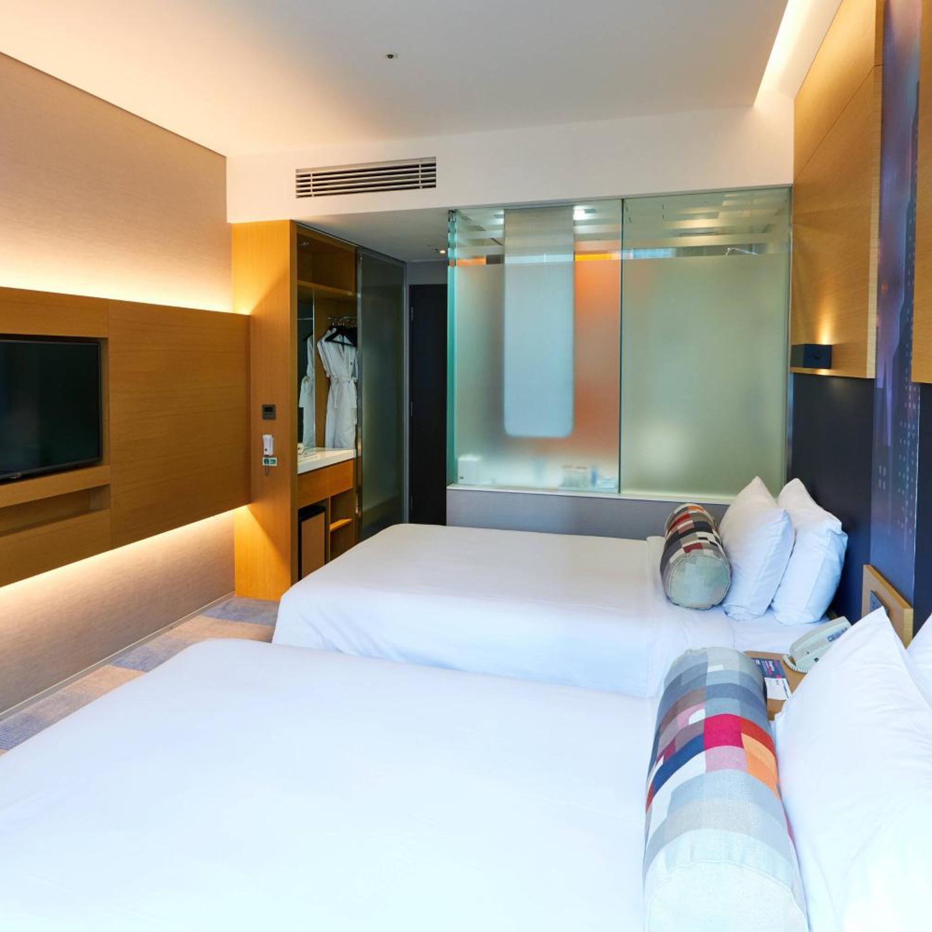 Urban, Aloft, Guest Room, Twin Beds, City View