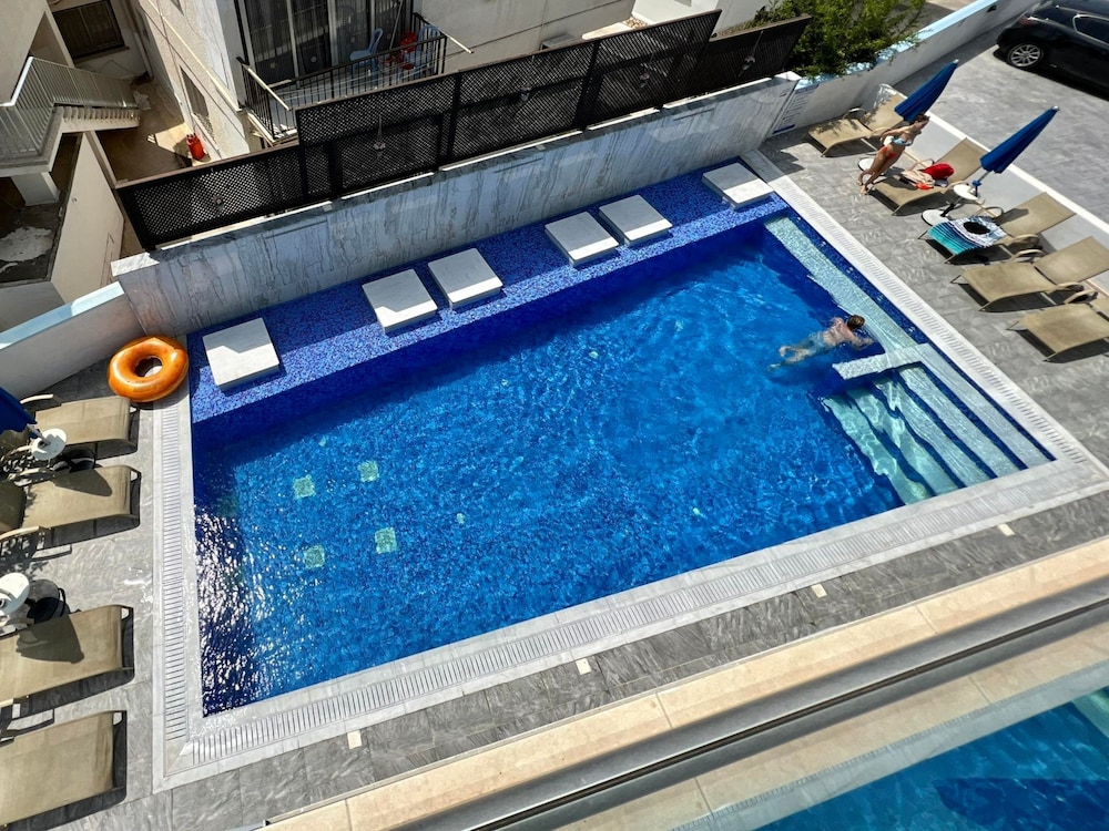 Sunny Blue Hotel 105/131