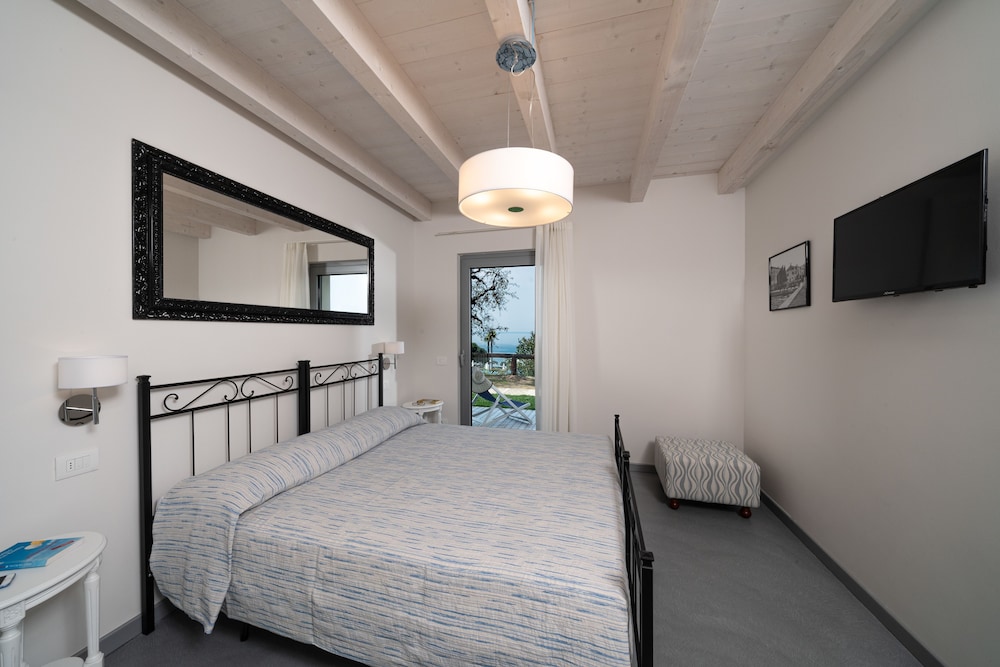 2 BEDROOMS, DELUXE, APARTMENT