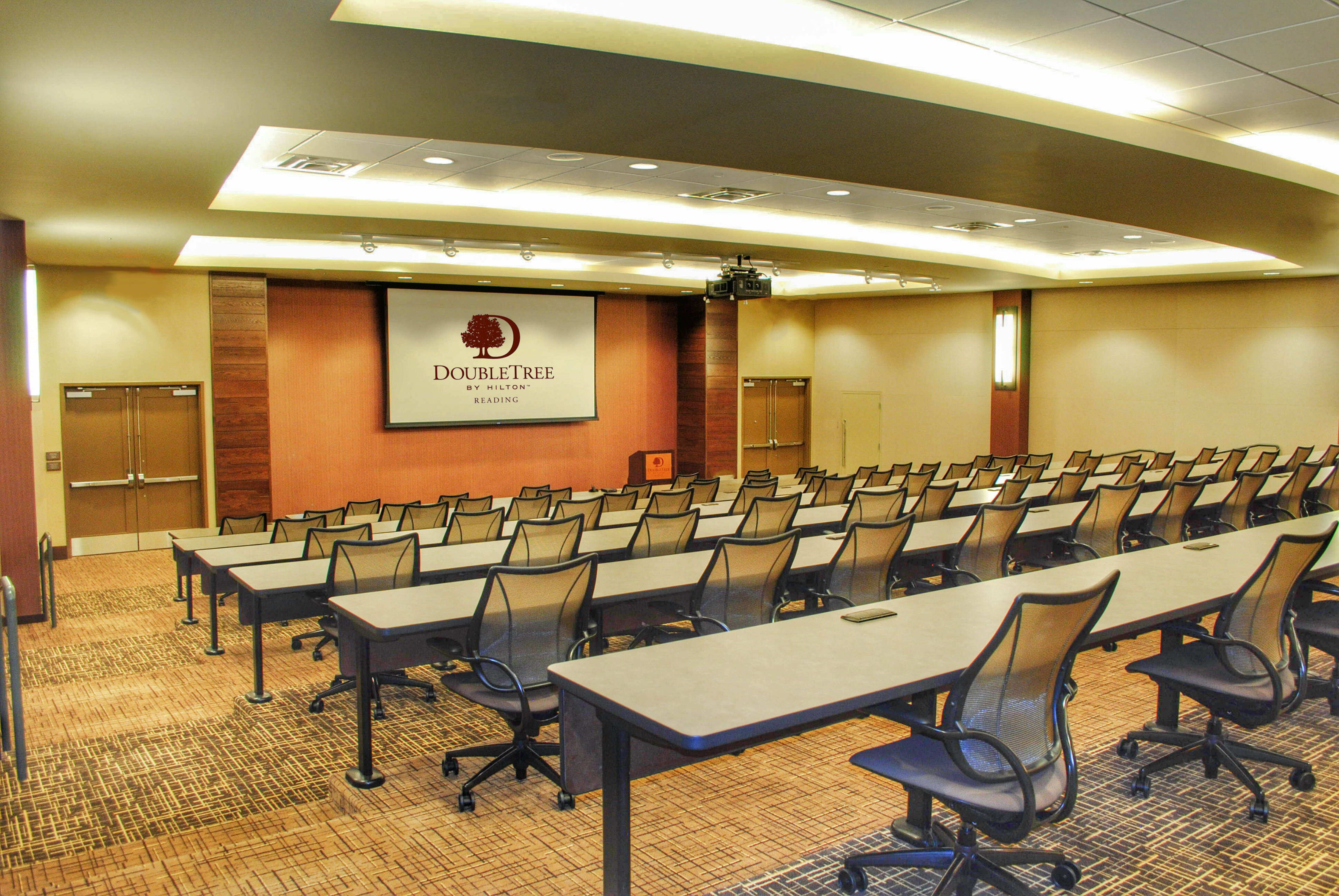 Doubletree By Hilton Reading 63/70