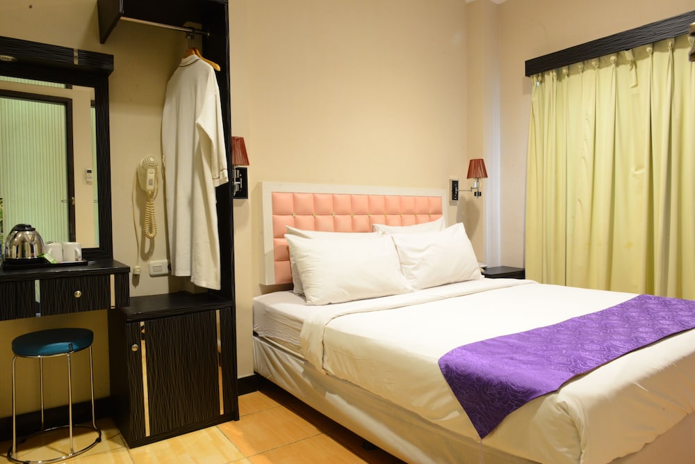 DELUXE, DOUBLE BED