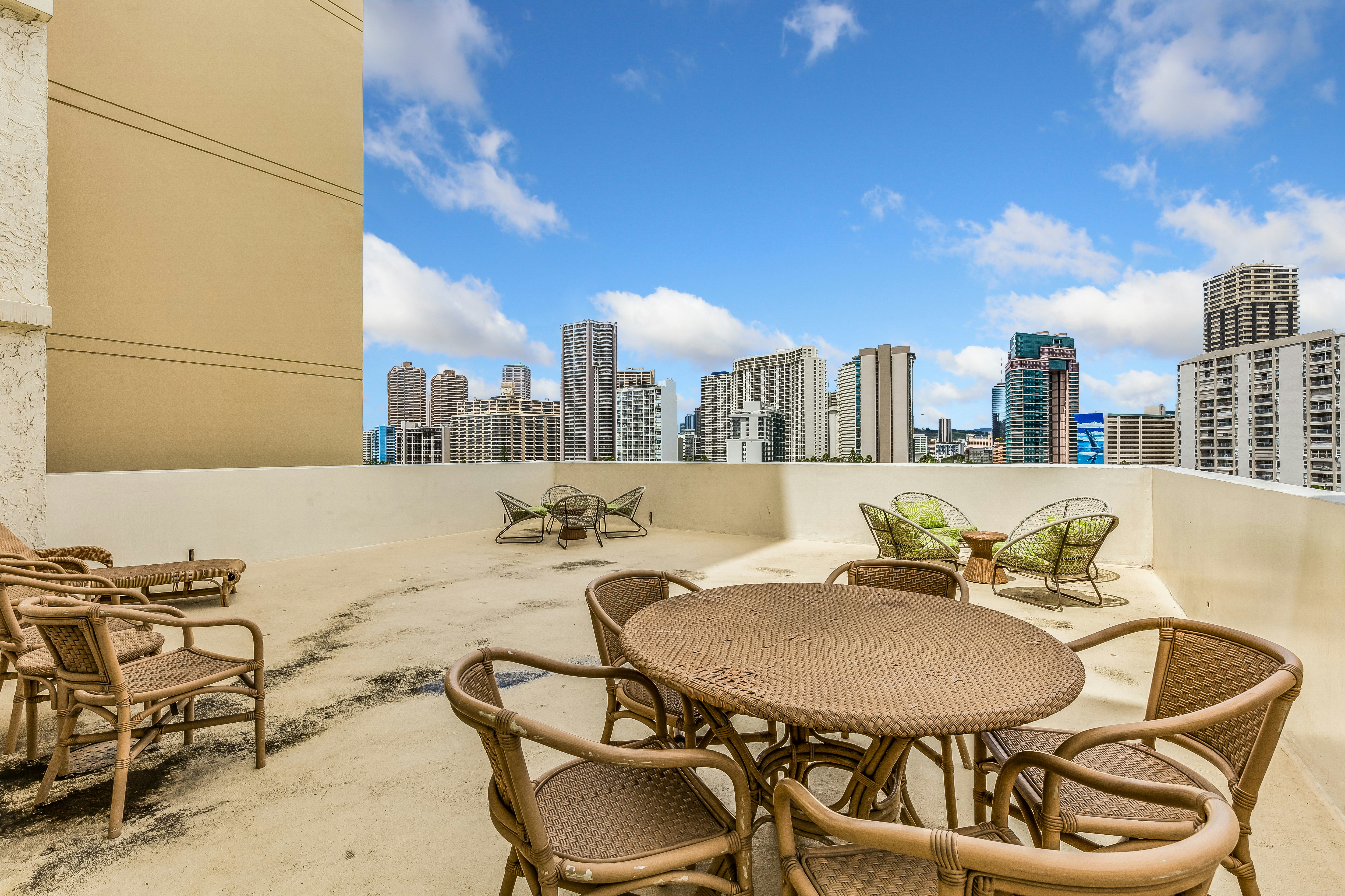 Luana Waikiki Hotel and Suites 34/50