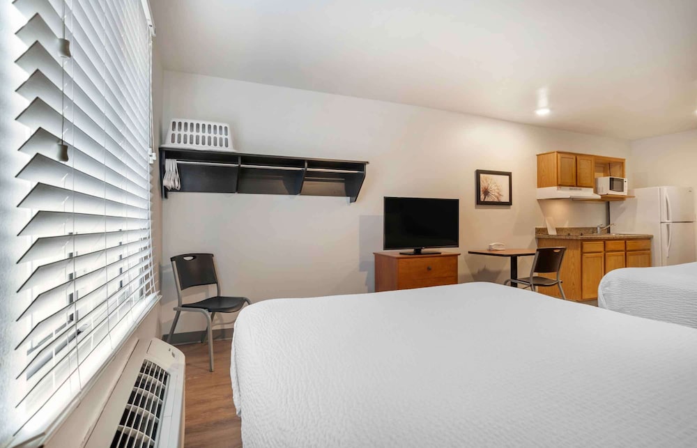 STUDIO, 2 DOUBLE BEDS