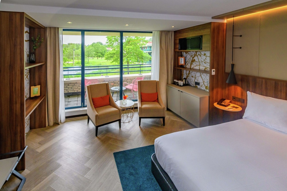 Deluxe, King Bed, Golf Course View, Balcony