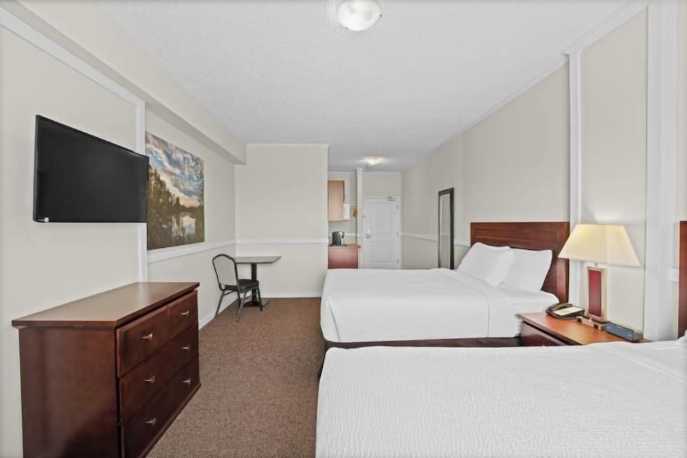 Days Inn by Wyndham Lamont 12/50