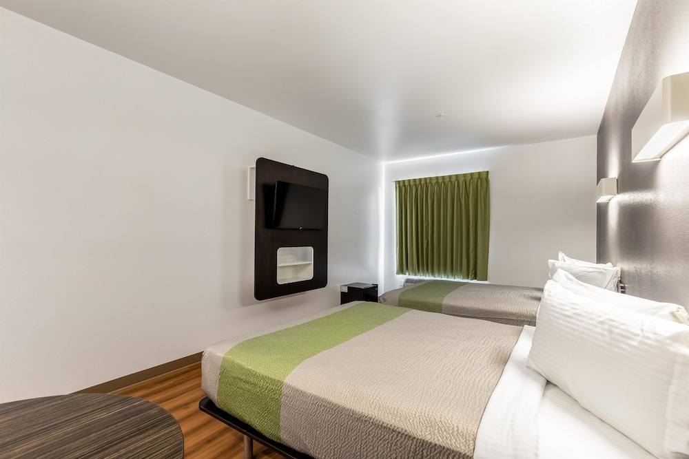 Motel6 Las Vegas, NV - Motor Speedway 26/48