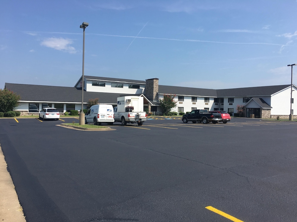 Regency Inn And Suites 41/51