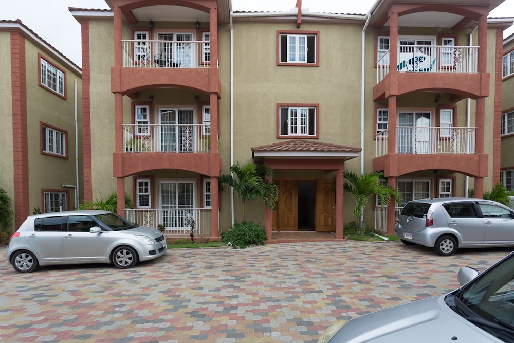 New Kingston Guest Apt At Fairway 14/24