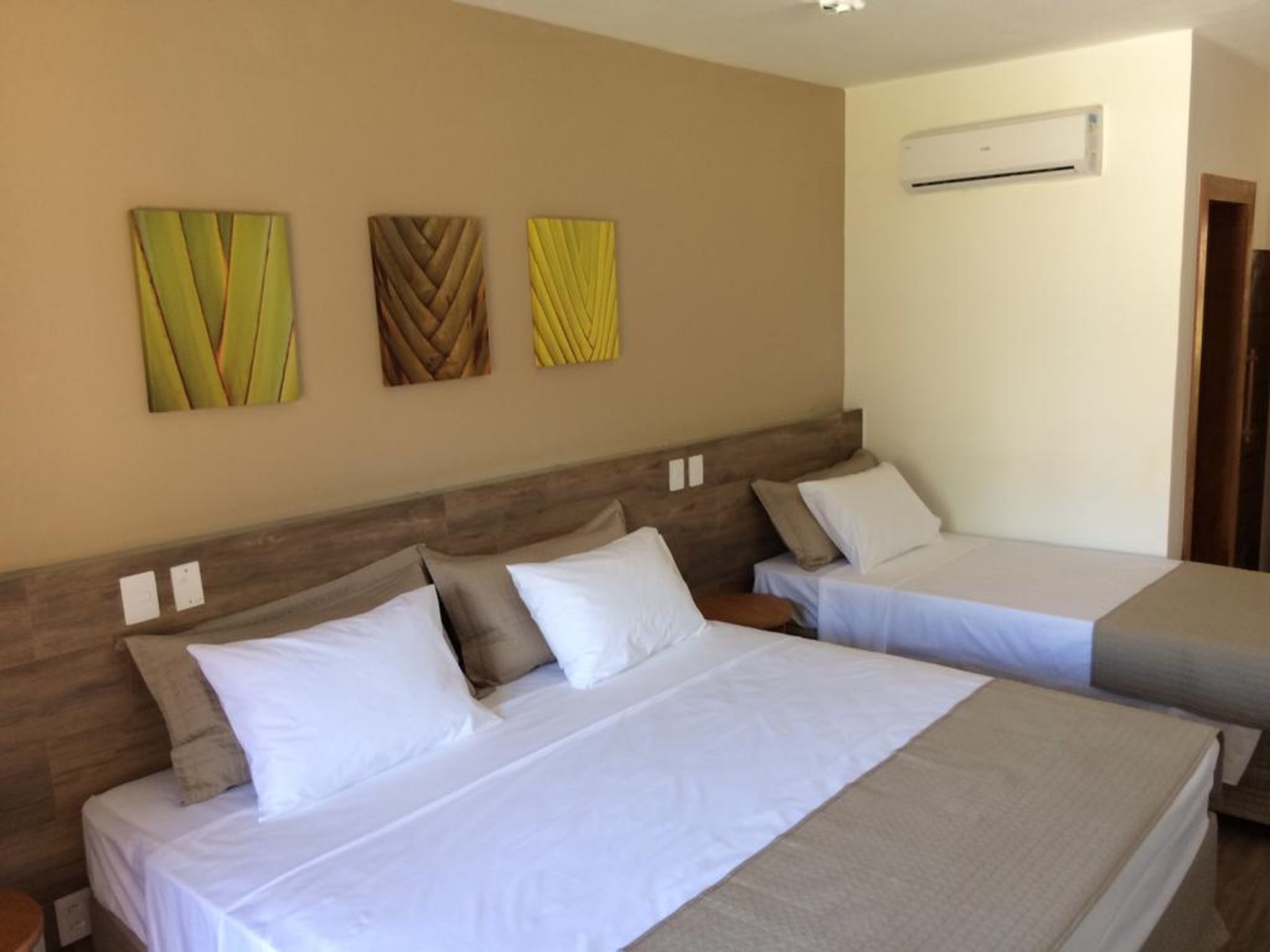 Ravenala Hotel 6/19